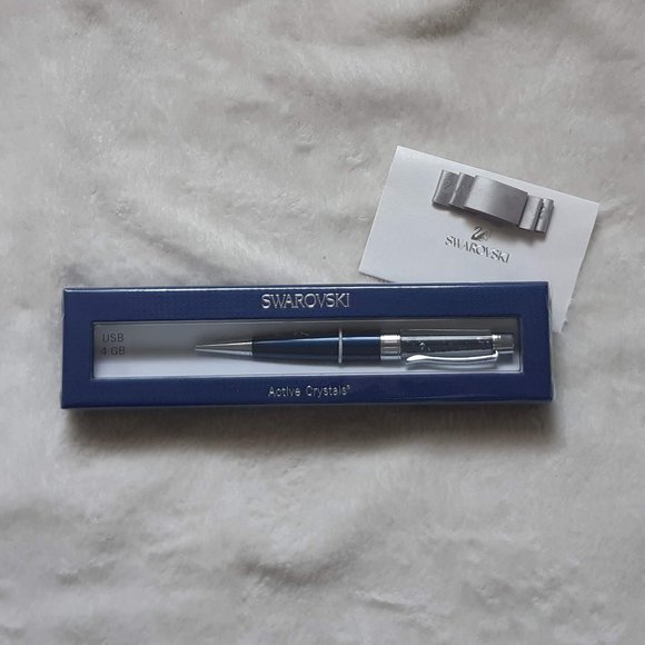 Swarovski | Blue Crystalline 4 GB USB Pen - Picture 1 of 3